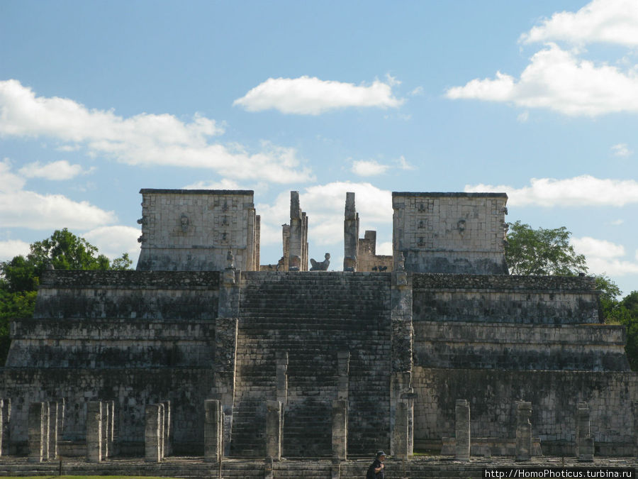 Храм воинов Чичен-Ица город майя, Мексика