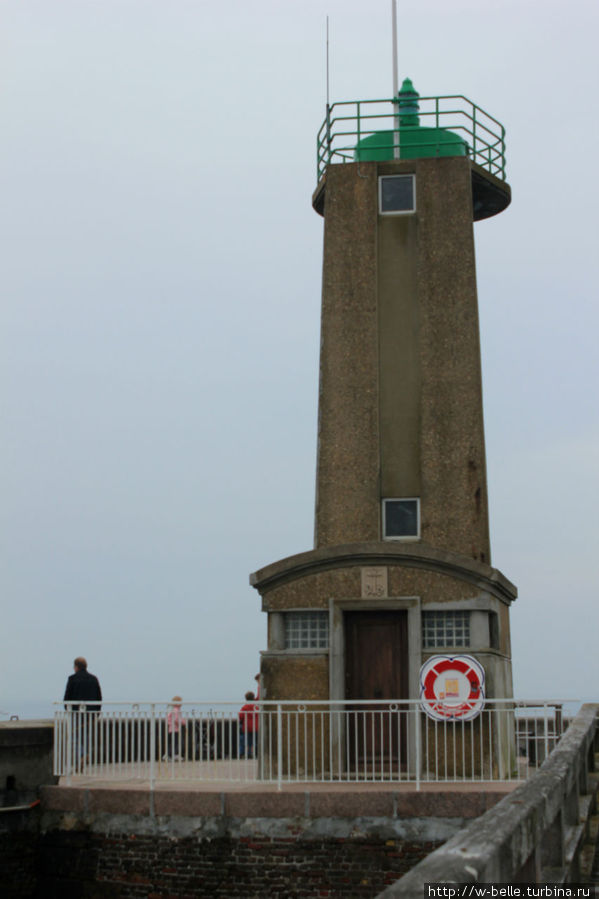 Зеленый маяк. Фекам, Франция