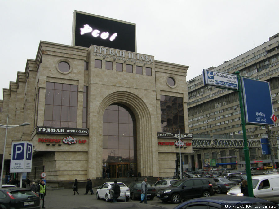 Торговый центр возле м. Тульская. Москва, Россия