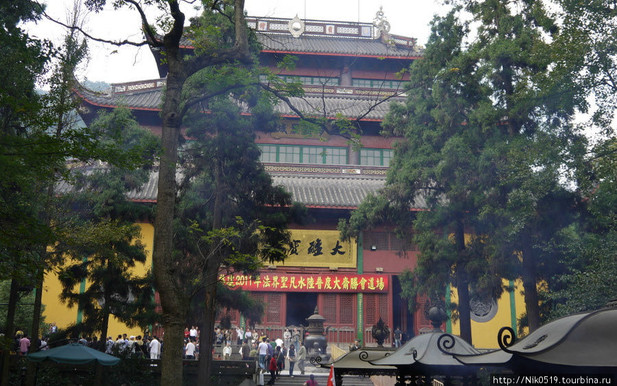 Храм Прибежища Души (Линъинь) Ханчжоу, Китай