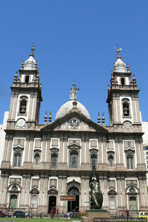 Igreja da Candelária — церковь с фасадом в стиле Барокко и внутренним убранством в стилях неоклассицизм и нео-ренессанс. Строилась на протяжении с 1775го года по конец XIX века. Рио-де-Жанейро, Бразилия