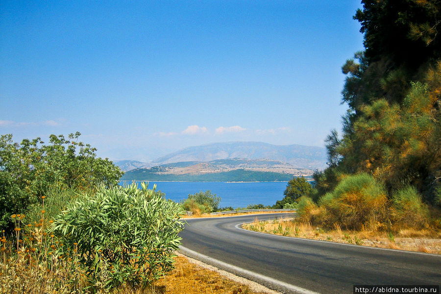 Сама дорога тоже очень живописна Корфу, остров Корфу, Греция