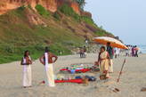 Паломники с храма тоже приходят на пляж отдыхать
