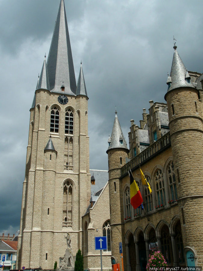 Церковь и мэрия Синт-Кателейне-Вавера Синт-Кателейне-Вавер, Бельгия