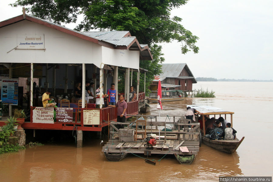 Пристань в Дон Дет Провинция Тямпасак, Лаос