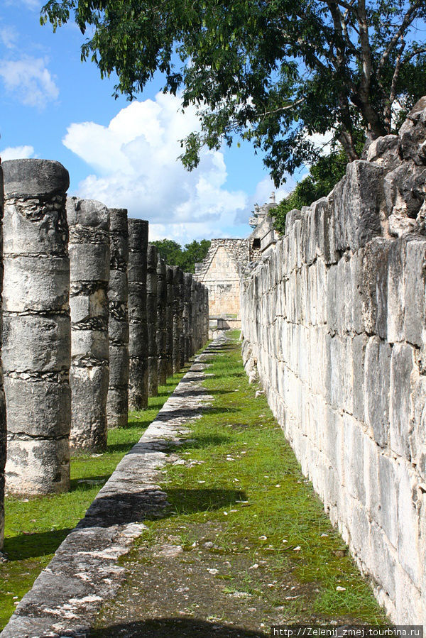 Храм 1000 колонн Чичен-Ица город майя, Мексика