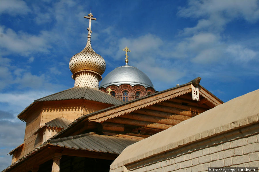Сергиевская церковь. Говорят, что сохранившийся внутри основной сруб привезен еще из Углича в 16 веке Свияжск, Россия