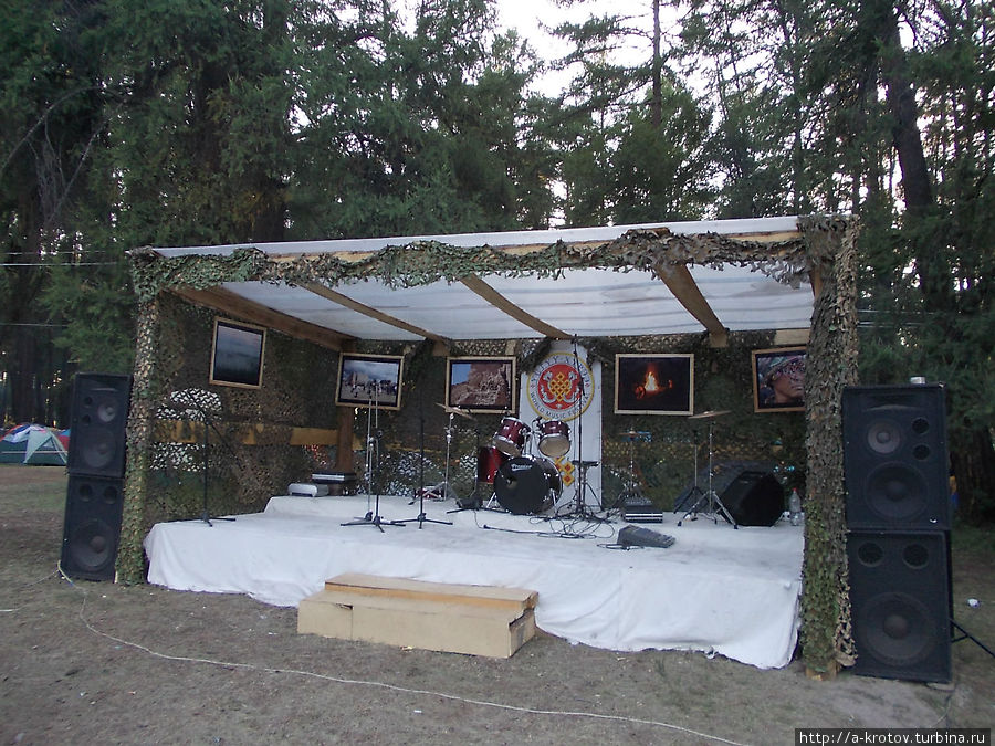 сцена прослушивания в лагере Чадан, Россия
