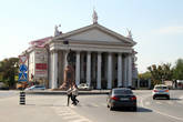 Театр на площади Павших борцов в Волгограде