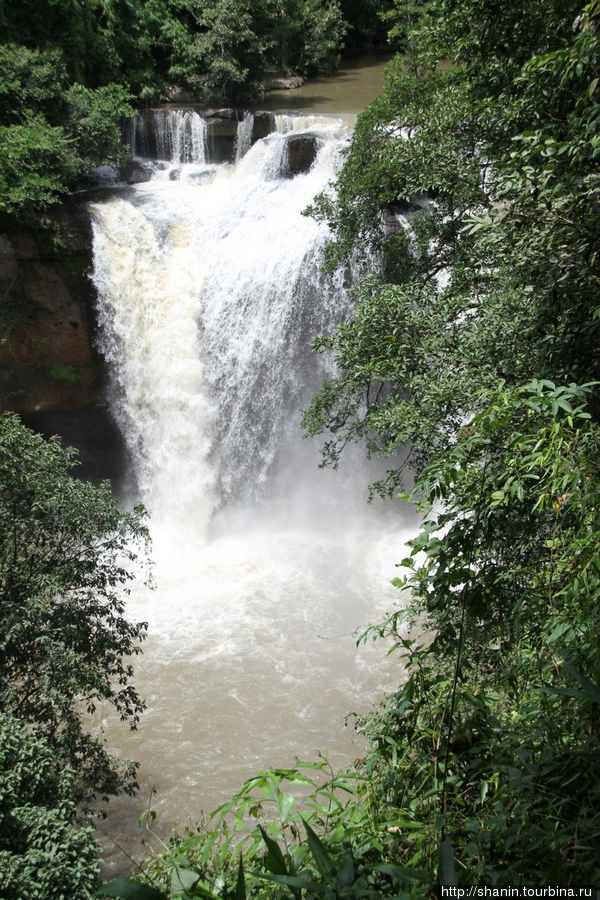 Водопад Хаеу Суват в национальном парке Кхао-Яй Кхао-Яй Национальный Парк, Таиланд
