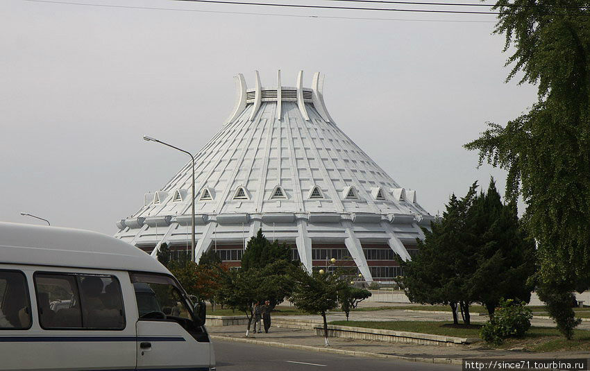 24. Ледовый дворец. Пхеньян, КНДР