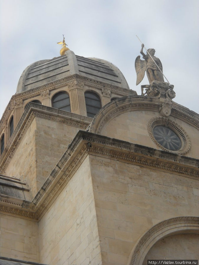 Фасад и купол собора Шибеник, Хорватия