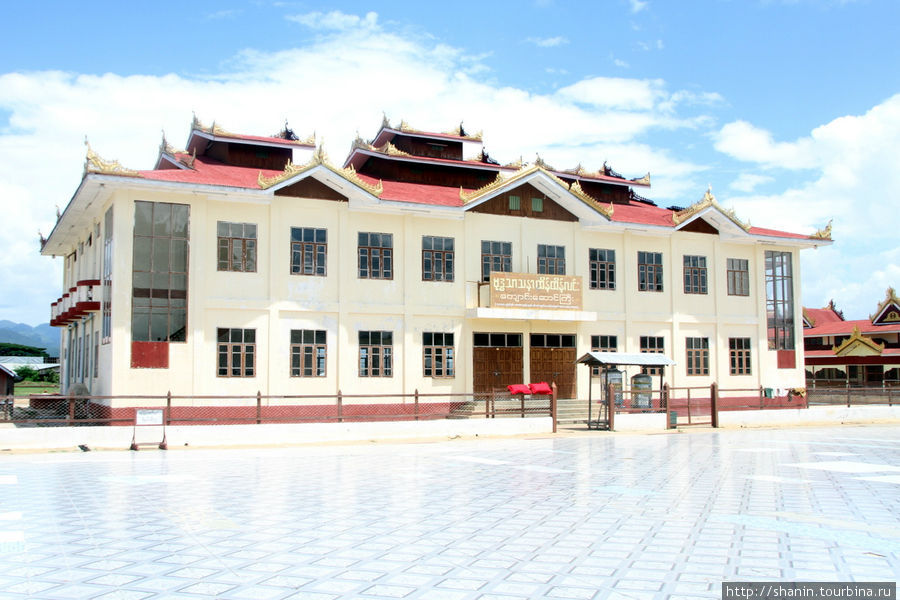 Монастырское общежитие в монастыре Пхаунг Дау У Ньяунг-Шве, Мьянма