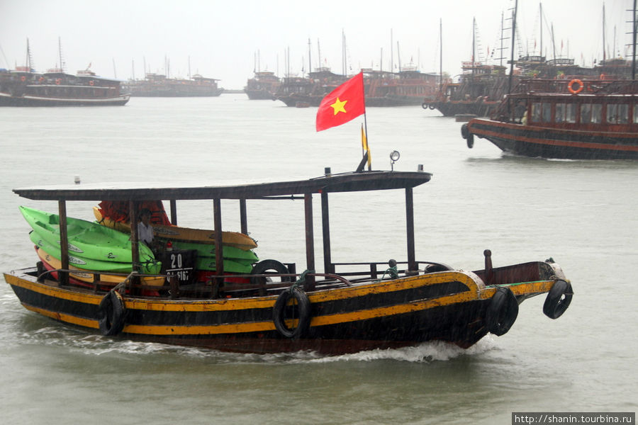 Раздолье для маломерных судов Халонг бухта, Вьетнам