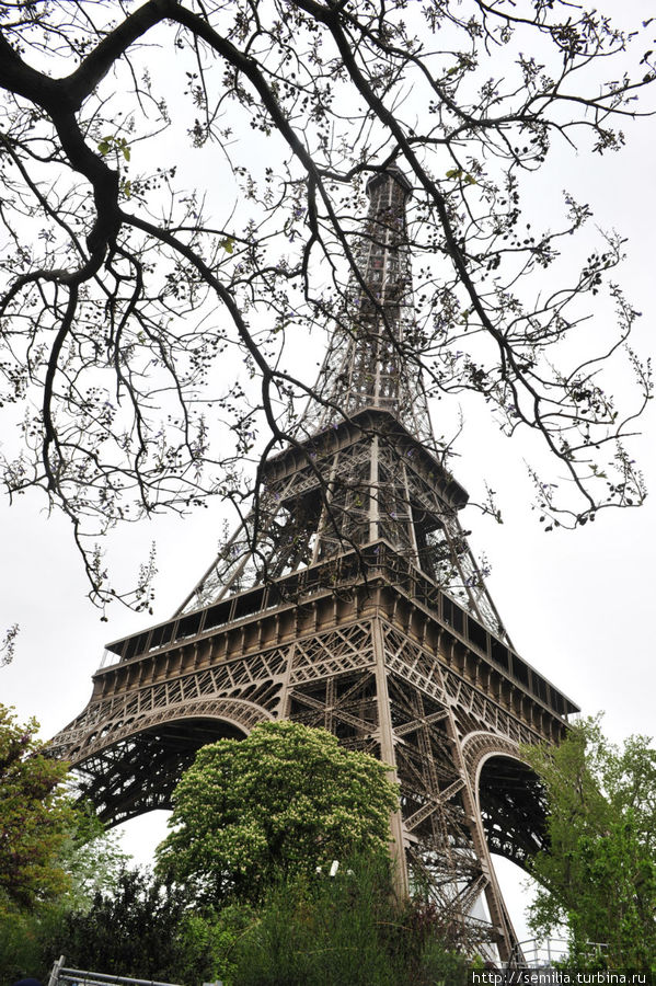 А там ещё немного и прованс. Мост влюбленных тюмень замочки. Где нибудь в париже а там. Где нибудь в париже а там. Париж мост с замочками.