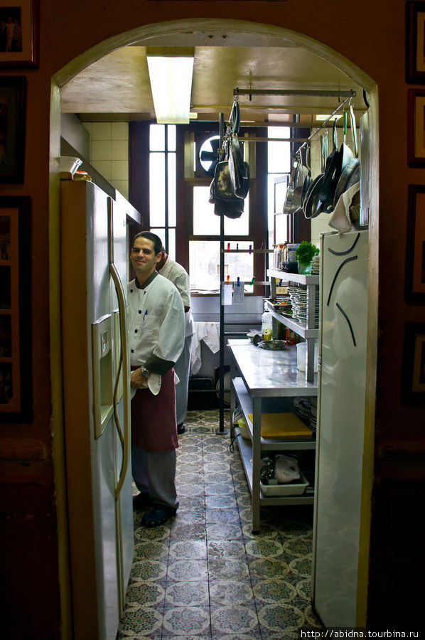 В одной из бывших комнаток расположилась кухня Гавана, Куба