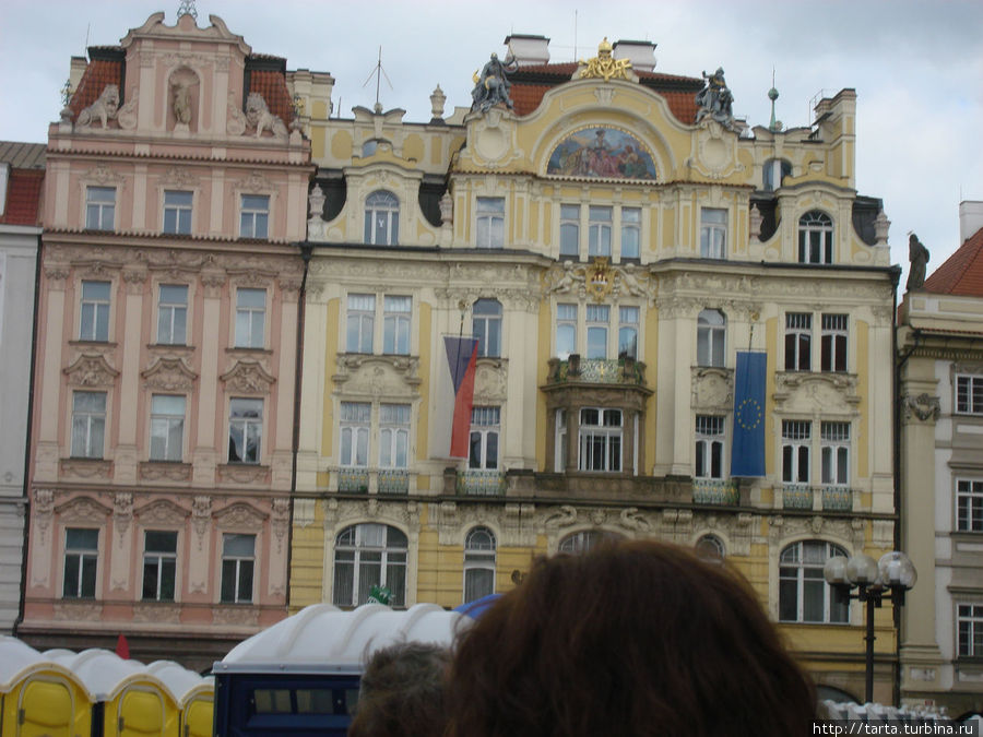 Сейчас в таких домах раполагаются офисы и минестерства различных ведомств. Прага, Чехия