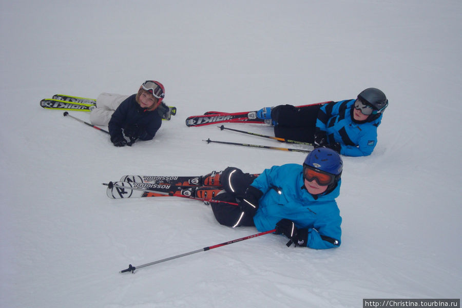Наши маленькие лыжники :)
В четырех лет на лыжах! Вот оно- новое поколение. Валь-Гардена, Италия