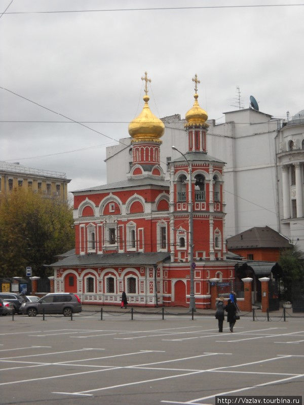 Церковь со стороны площади Москва, Россия