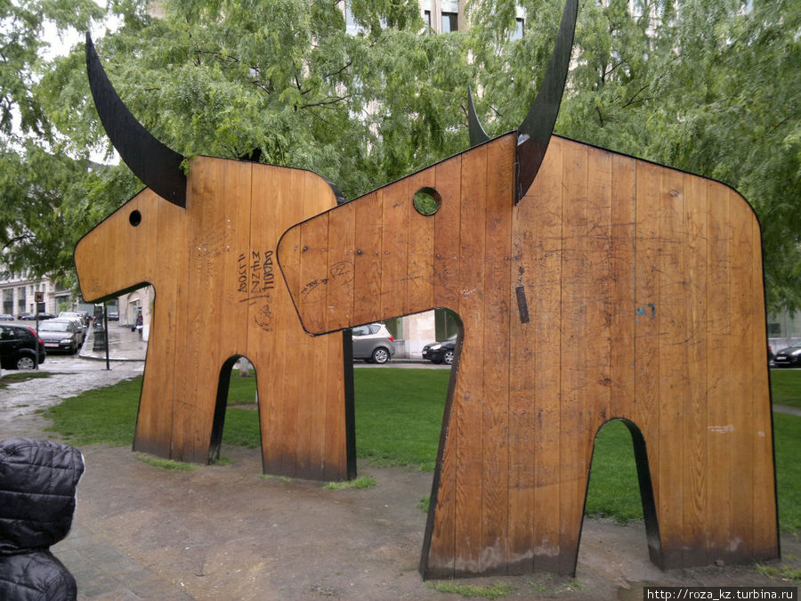 и этих деревяных буйволов Брюссель, Бельгия