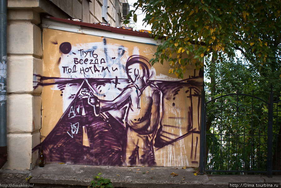 Граффити не много. Севастополь, Россия