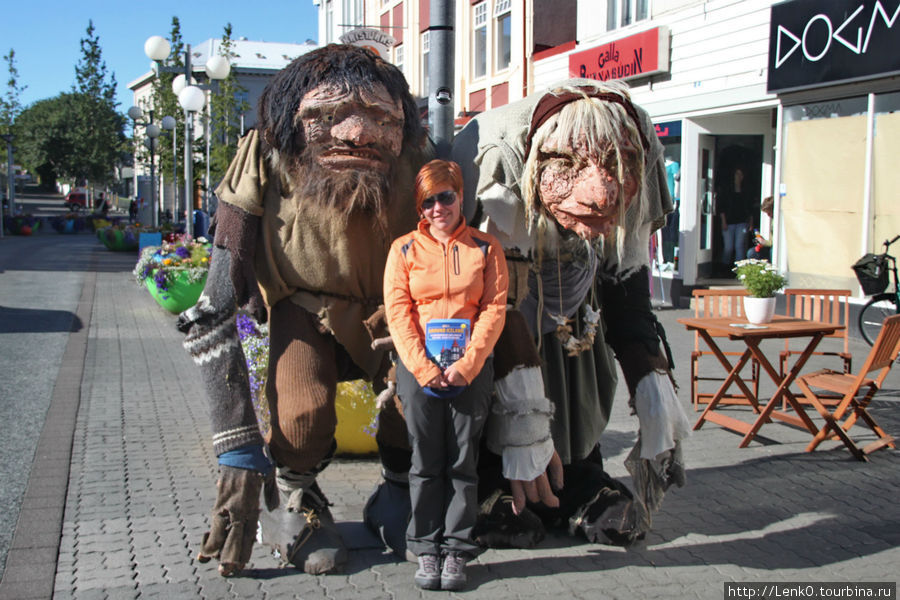 главная пешеходная улица.
местные) Акюрейри, Исландия