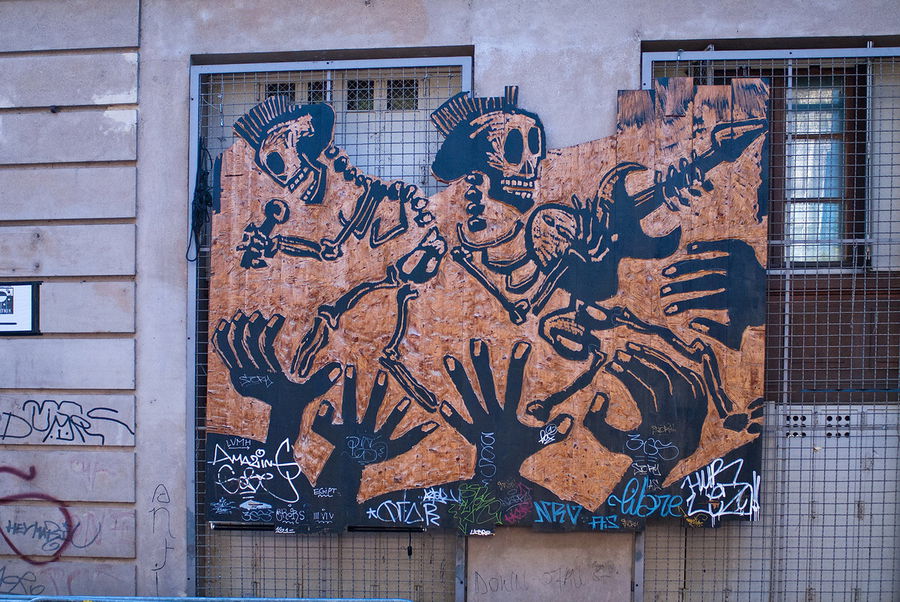 Нужно отдать должное — граффити тут на достаточно высоком уровне и в уместных частях города. Женева, Швейцария