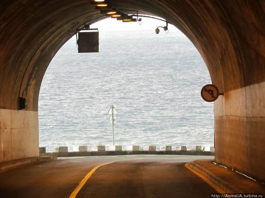 тоннель выходит прям чуть ли не в океан Фуншал, Португалия