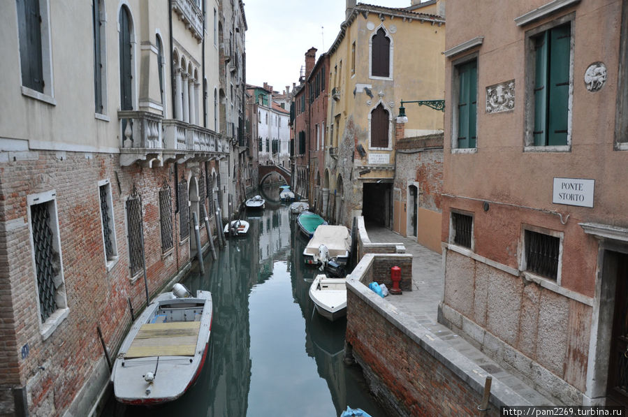 Стоянки во дворах. Венеция, Италия