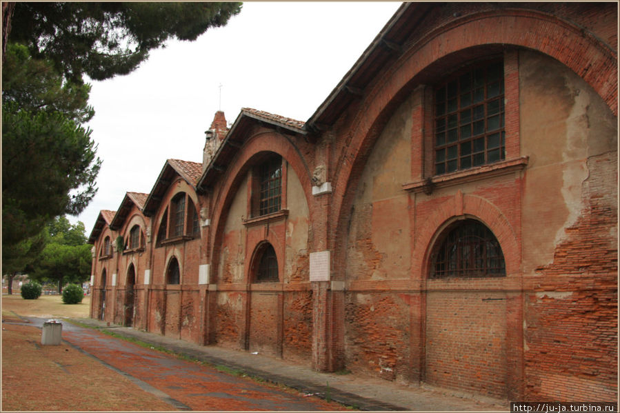 Аресенал, где в 13 веке ремонтировали галеры Пиза, Италия