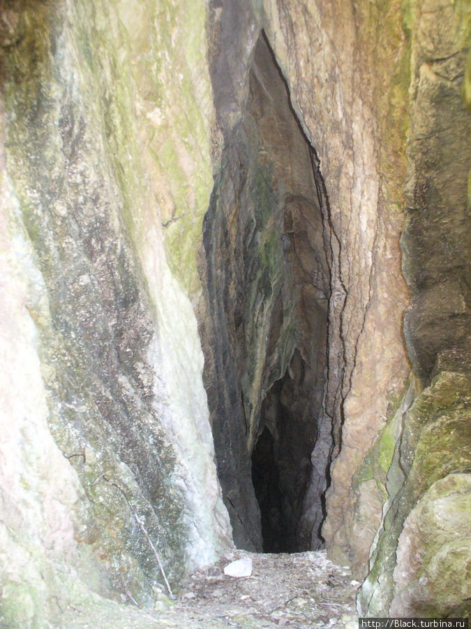Одна из Мацестинских пещер Сочи, Россия