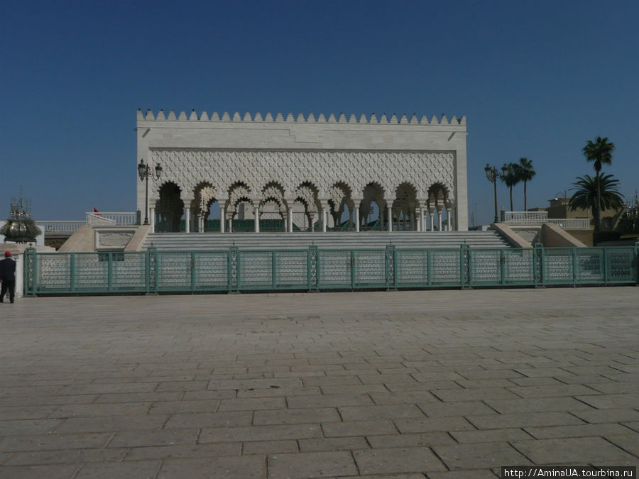 мавзолей короля Мухамеда 5 и Хасана II — отца ныне правящего короля Мухамеда 6 Рабат, Марокко