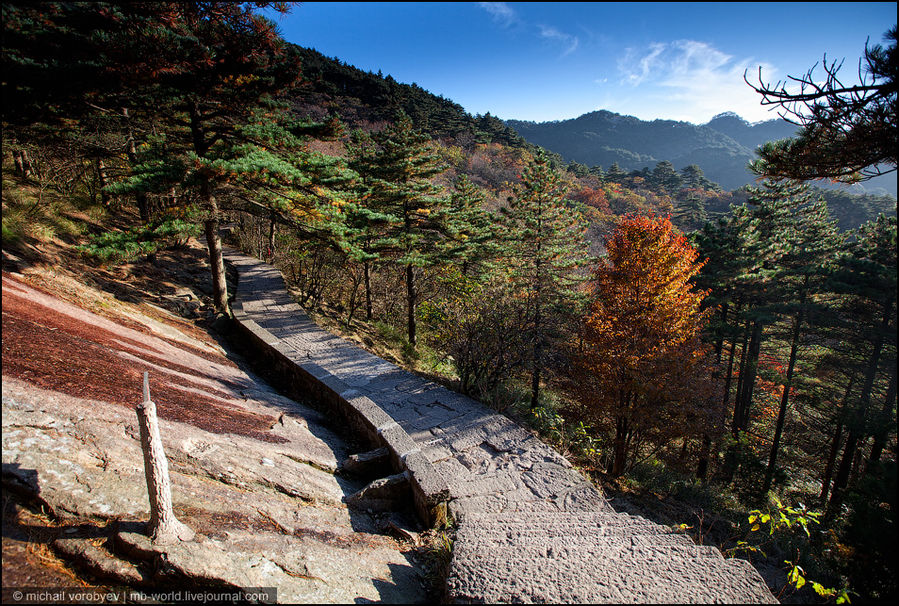 1. Дорожка ведущая на пик Национальный парк Хуаньшань, Китай
