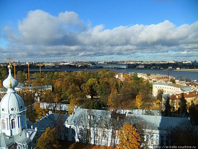 Смольный: вид на город. Санкт-Петербург, Россия