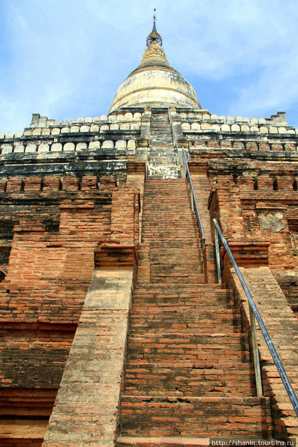 Лестница пагоды Мингала зеди Баган, Мьянма