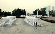 Над пятью водными поверхностями возведено 1418 фонтанов – по количеству дней войны.