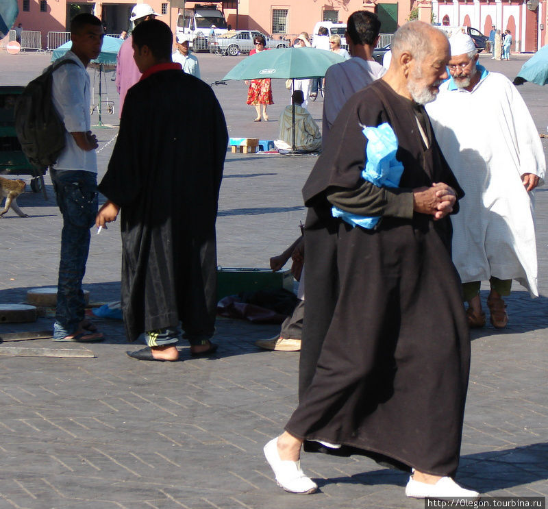 Улица, прохожие Марокко