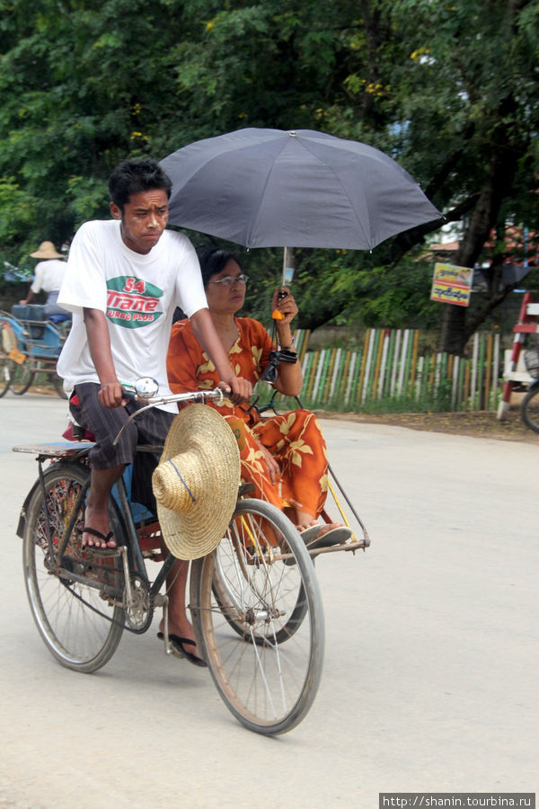 Велосипедисты Ньяунг-Шве, Мьянма
