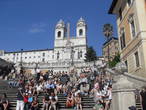 Испанские ступени — грандиозная барочная лестница в Риме. Состоит из 138 ступеней, которые ведут с Испанской площади (Piazza di Spagna) к расположенной на вершине холма Пинчо церкви Тринита-деи-Монти.