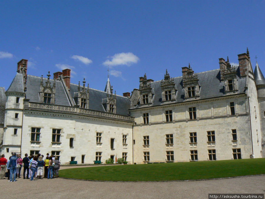 Эти два здания хорошо отражают переход от поздней готики в крыле Карла VIII к ренессансному стилю в крыле Людовика XII и Франциска I Амбуаз, Франция