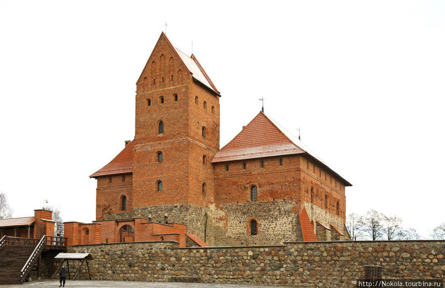 Тракайский замок и его окрестности осенью и зимой Тракай, Литва
