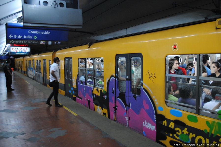 Поезда в столичном метрополитене обычно выглядят так Буэнос-Айрес, Аргентина