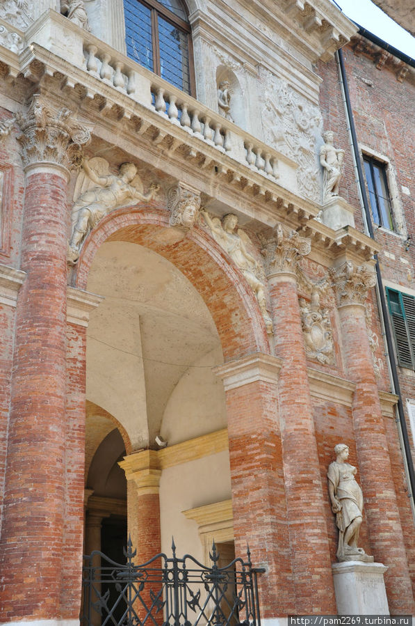 Самая большая и красивая площадь Виченцы Виченца, Италия