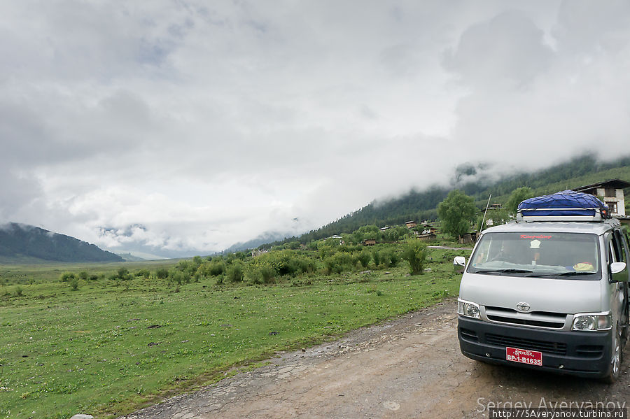 Ледниковая долина Пхобжикха, здесь зимуют редкие Черношеие журавли, одно из самых просторных мест в Бутане, здесь планировалось строительство международного аэропорта, но почвы оказались неподходящими Бутан