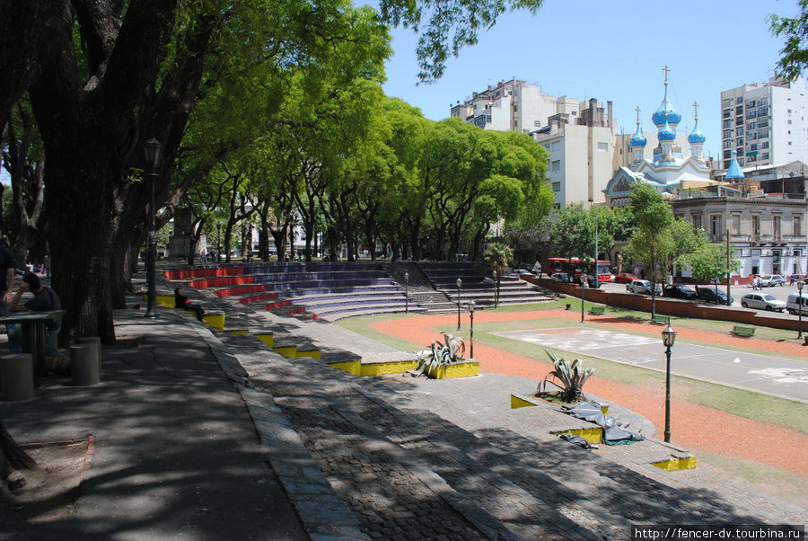 Но фон для величественного сооружения, откровенно говоря, так себе) Буэнос-Айрес, Аргентина
