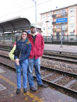 Итальянец Данелие и его русская жена Настя на станции Традате