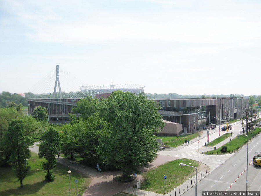 Библиотека Варшавского Университета - здание с Крышей