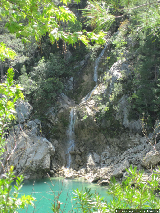 Водопад рядом с пещерой пиратов Манавгат, Турция