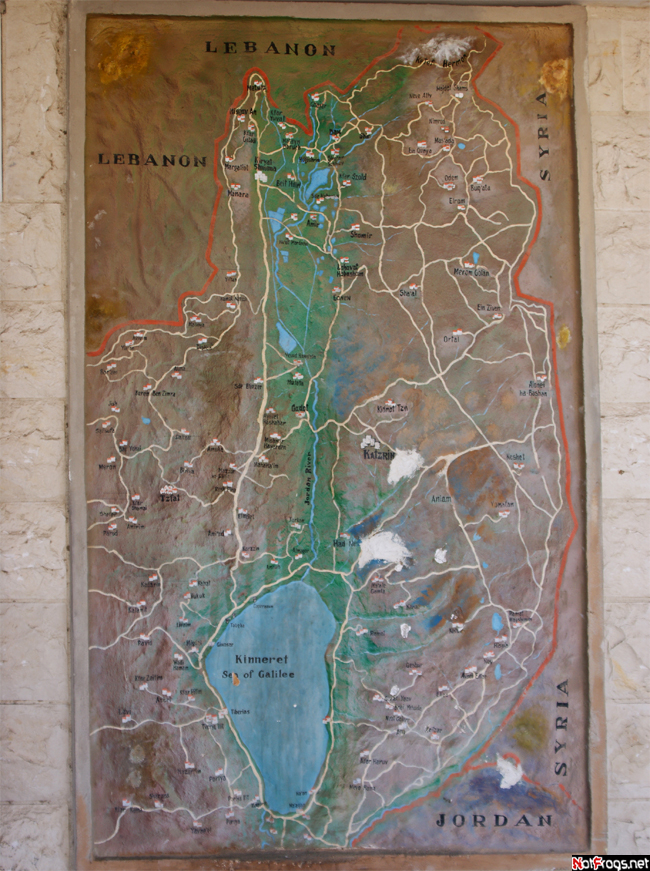 Карта севера Израиля на стене одного из магазинчиков Кацрин, Израиль