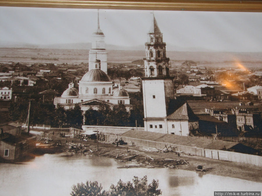 Вид на башню 18 век Невьянск, Россия